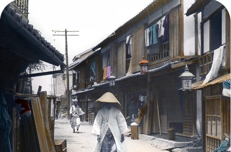 Hungarian surgeon's photos capture dying days of Joseon era