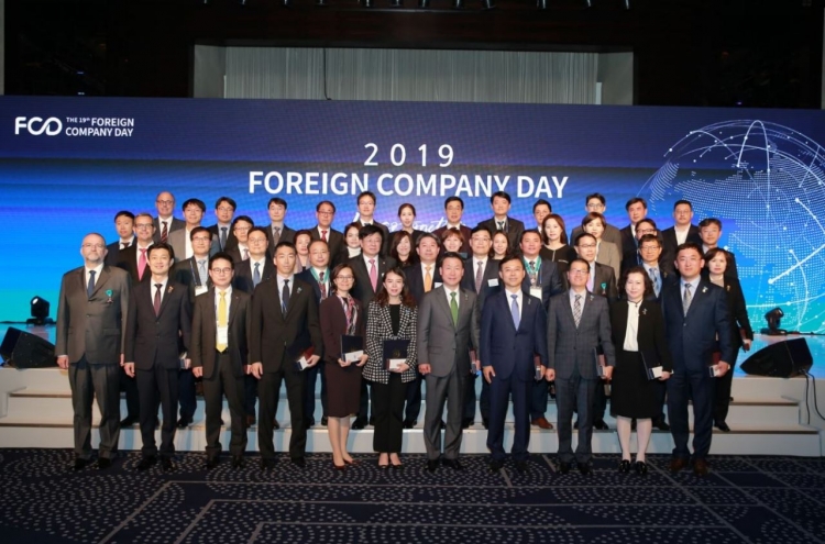 46 foreign companies receive government awards for investment