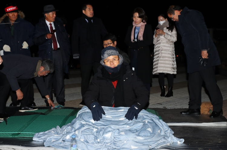 Liberty Korea Party chairman starts hunger strike