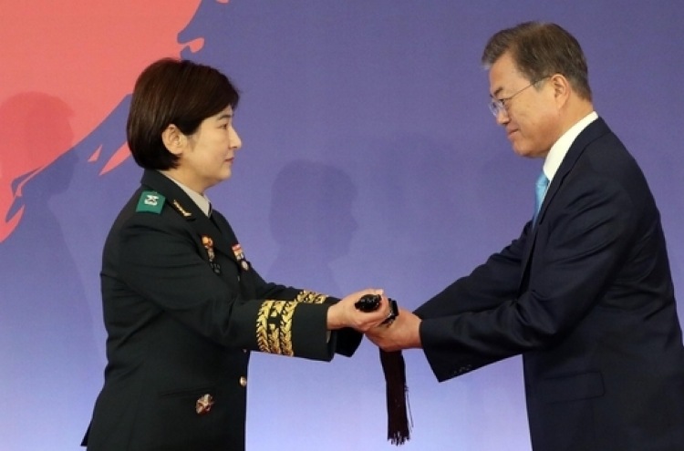 Moon bestows symbolic swords to new military generals