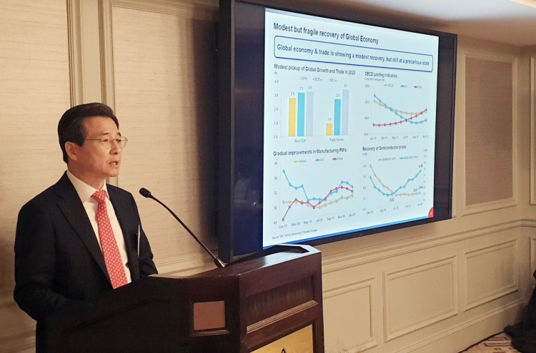 Vice finance minister briefs US investors, credit raters on Korean economy