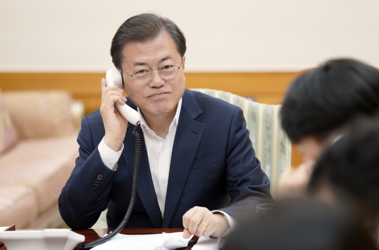 Moon, Trump discuss joint efforts against COVID-19 in phone conversation