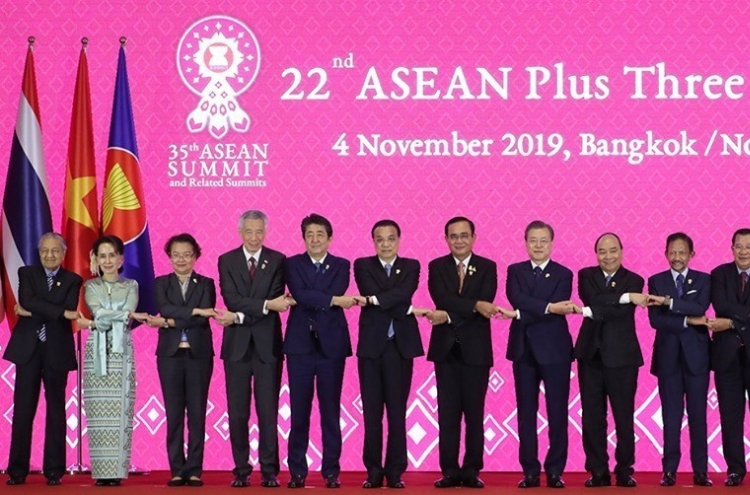 Moon to join ASEAN+3 virtual summit on coronavirus this week