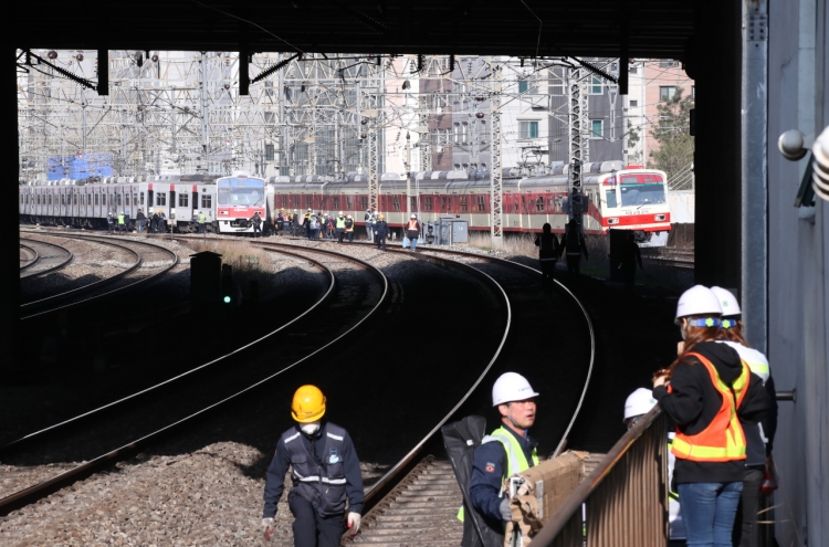 Subway train derails in Seoul, delaying services