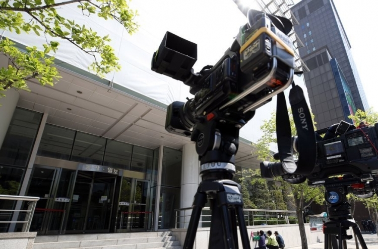 Prosecution attempts to search TV newsroom in probe into reporter's blackmail case