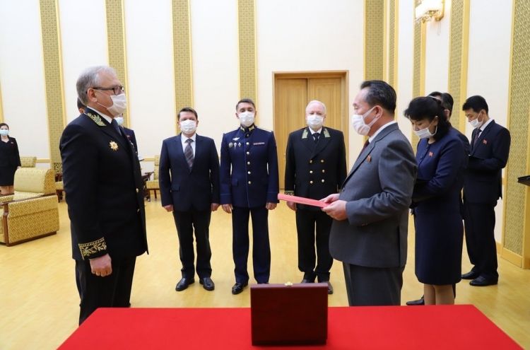 N. Korean leader receives commemorative medal from Russia