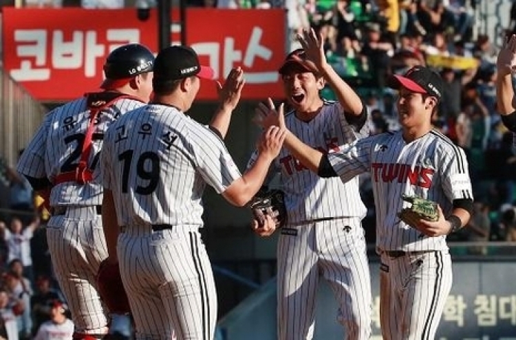 Aching back aside, KBO manager rejoices over double header sweep