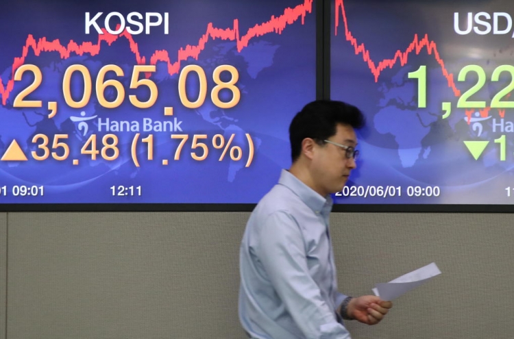 Seoul stocks climb to near 3-month high on hopes of economic recovery