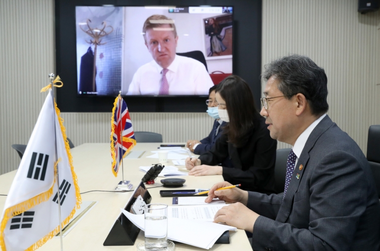 Culture Minister shares Korea’s experience in keeping theaters open amid pandemic