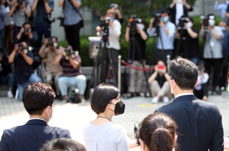 Samsung heir Lee Jae-yong attends arrest warrant hearing over succession probe