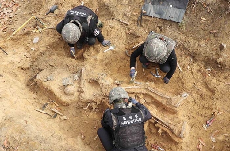 Vice unification minister visits DMZ war remains excavation site to take look at forestry project