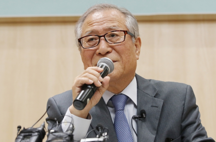 Ex-minister says inter-Korean communication lines not completely cut