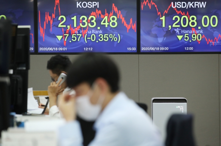 Seoul stocks snap 2-day winning streak amid spreading coronavirus concerns