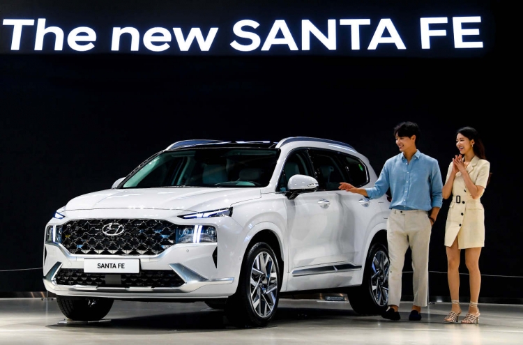 Hyundai Motor rolls out larger, smarter Santa Fe