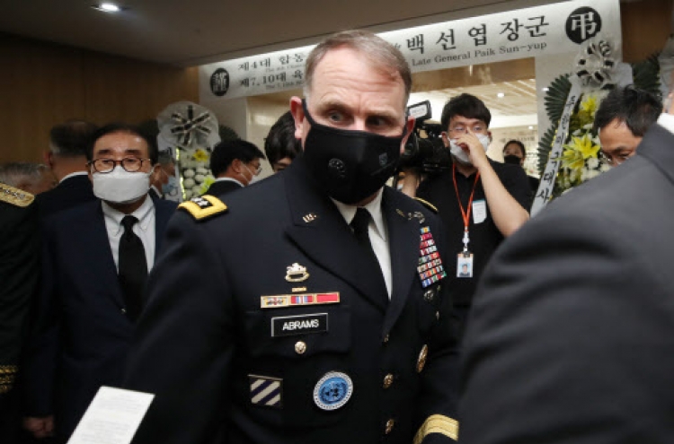 USFK commander pays tribute to late war hero Paik