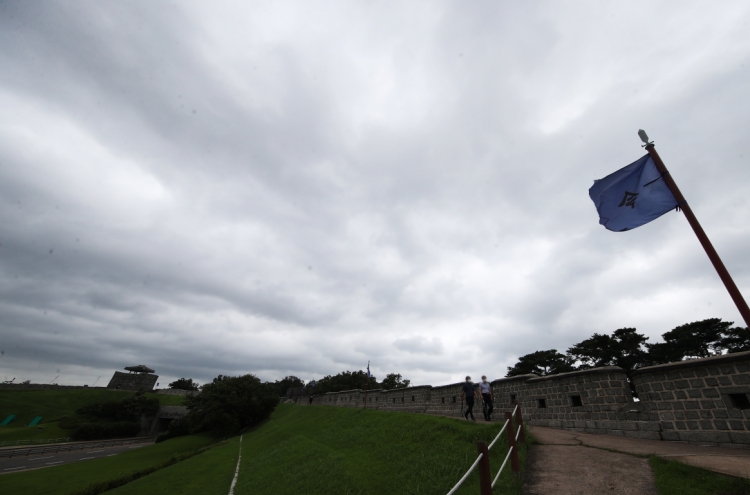 Heat wave to return as typhoon passes without severe damage