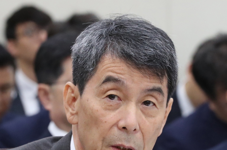 KDB chief wins 2nd term amid looming collapse of Asiana deal