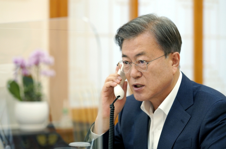 Moon asks Kazakhstan, Chile to support S. Korean candidate for top WTO post