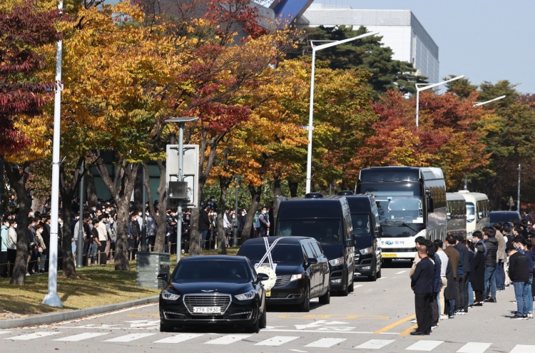 Funeral held for Samsung Chairman Lee