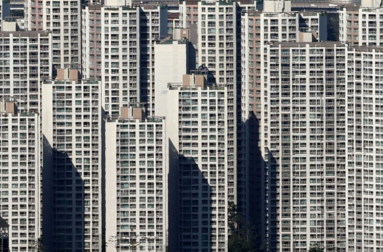 Pricey Gangnam apartments stand out as homeowners' safe haven