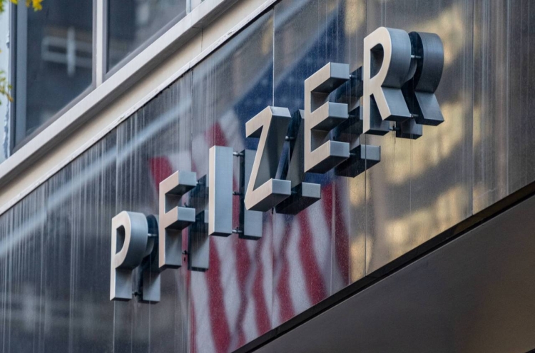 [Newsmaker] Pfizer: COVID-19 vaccine looking 90% effective