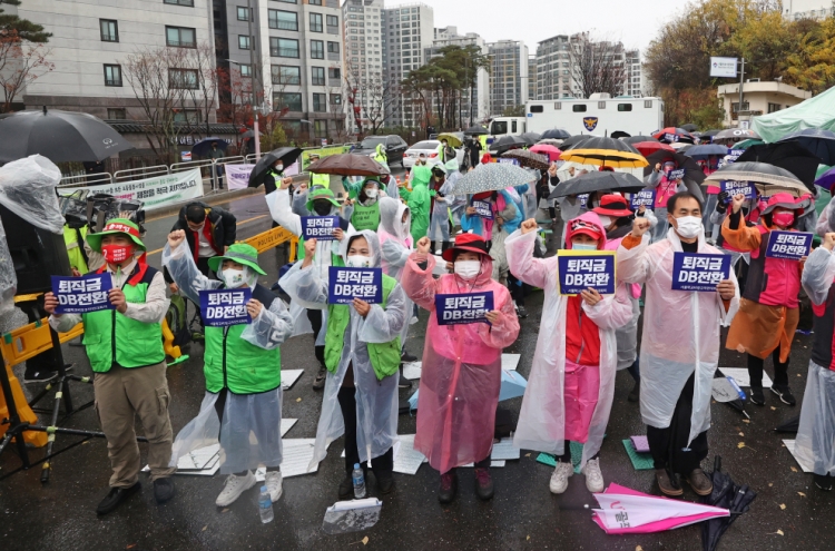 Meal services disrupted at Seoul schools as workers launch strike