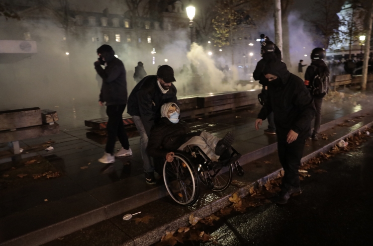 95 arrests at French security law protests: minister