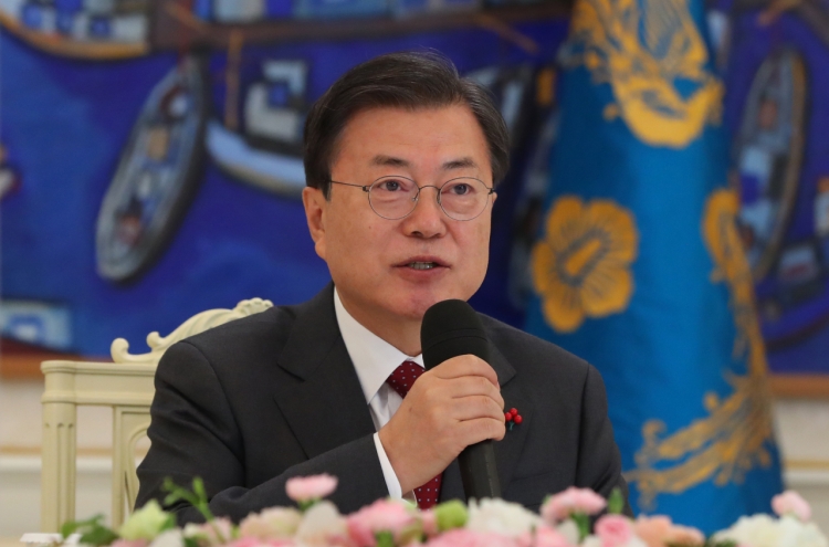 Moon apologizes for 'confusion' over disciplinary action against top prosecutor