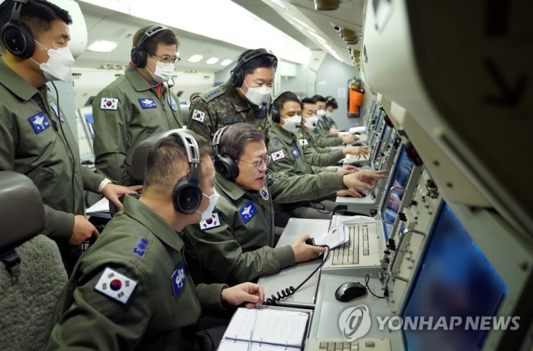 Moon inspects combat readiness on Peace Eye aircraft