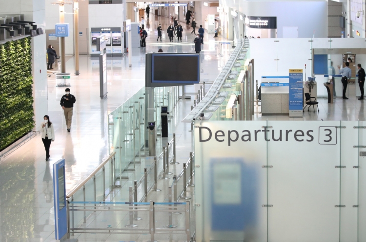 No. of airport passengers in S. Korea falls for 1st time in 12 years amid pandemic