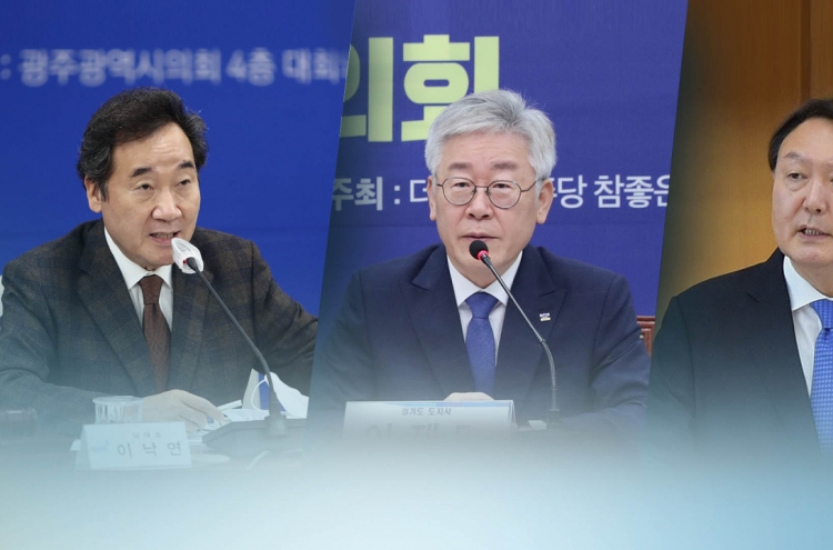 Ex-prosecutor Yoon surges to tie with Gov. Lee atop monthly opinion poll