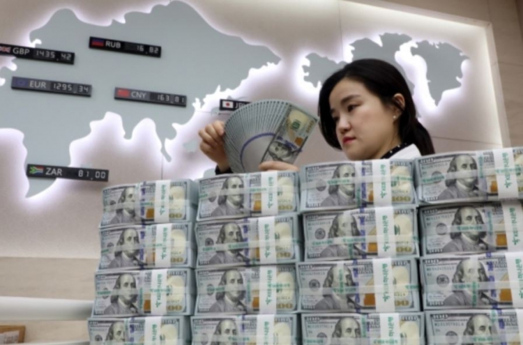 [News Focus] Weak Korean currency adds uncertainty over economy