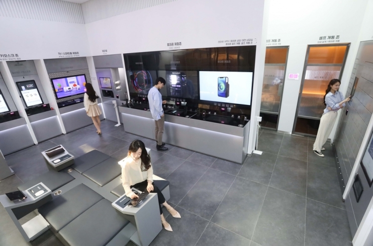 LG Uplus opens first unmanned store amid pandemic