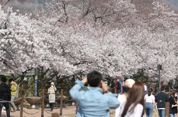 Korea surpasses 100,000 coronavirus cases