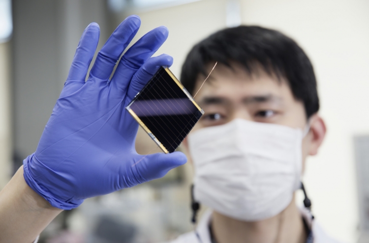 [Photo News] Korea sets yet another world record in perovskite solar cell