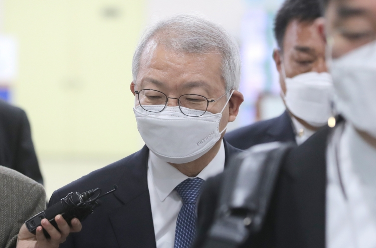 Ex-top justice claims innocence in trial over alleged judiciary power abuse