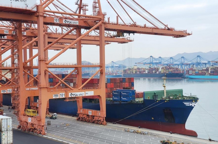 Ocean freight charge hike weighs upon small exporters