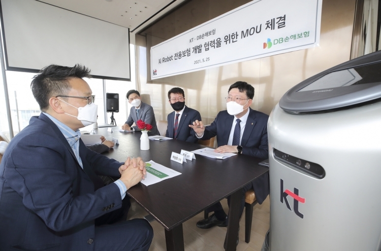KT to develop insurance programs for service robots