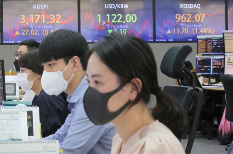 Seoul stocks finish slightly lower on investors' wait-and-see mode