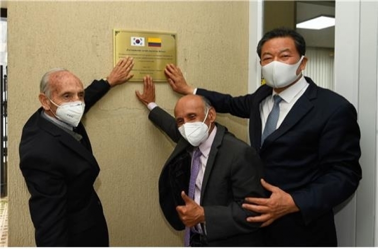 S. Korea provides 10,000 more face masks to Colombia