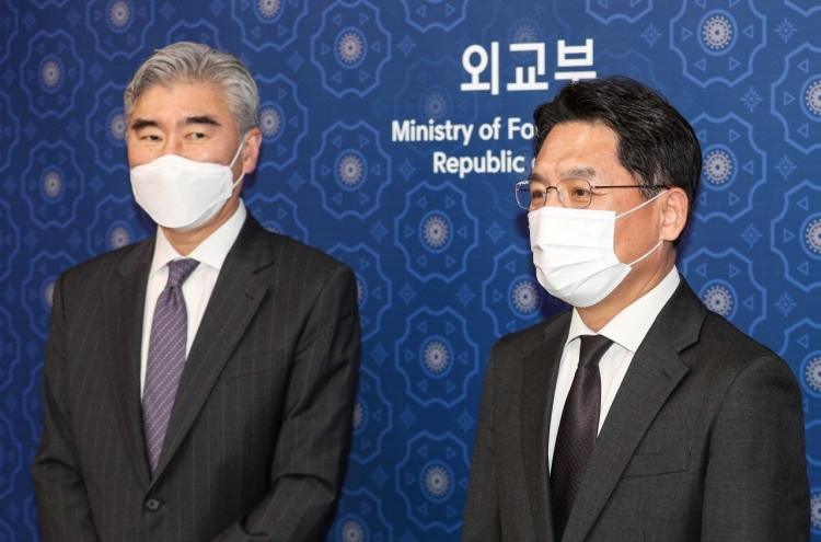Chief nuke envoys of S. Korea, US hold phone talks on peninsula denuclearization