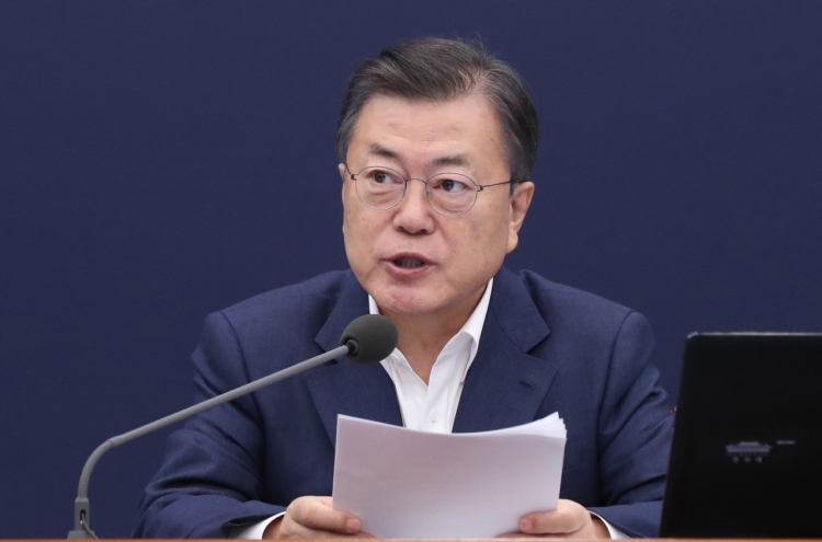 Potential pardon for Samsung scion discussed in Moon's meeting with biz leaders: Cheong Wa Dae