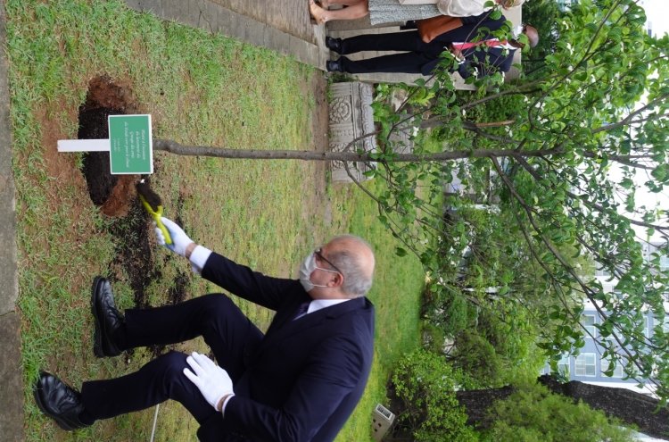 16 ambassadors in Seoul join hands to fight climate change