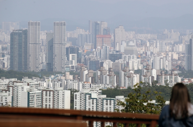 Finance minister warns of possible fall in housing prices amid looming rate hike