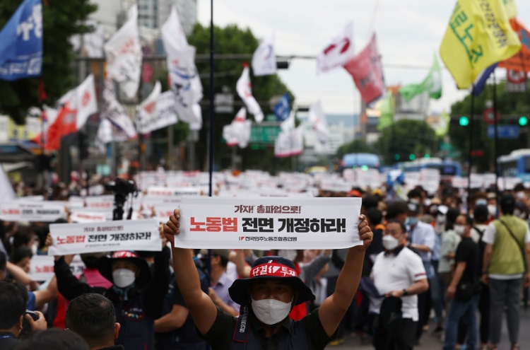 Police probe organizers of massive rally in Seoul