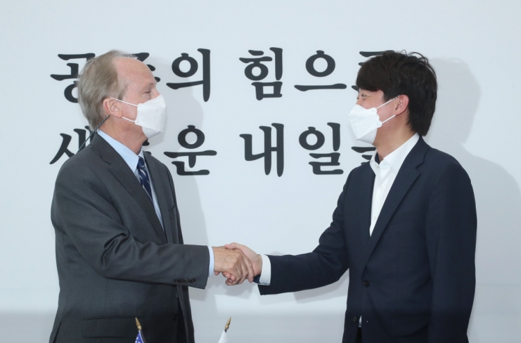 S. Korea's opposition leader thanks acting US envoy for America's vaccine provision