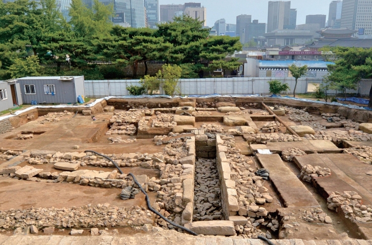 Ruins of advanced public toilet uncovered at Joseon Dynasty palace in Seoul