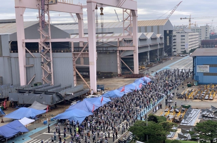 Hyundai Heavy workers extend walkout for another week