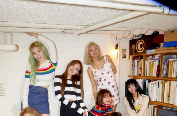 [Today’s K-pop] Twice tops Billboard world album chart