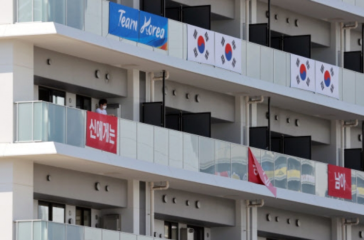 S. Korea takes down banners at athletes' village on IOC's request